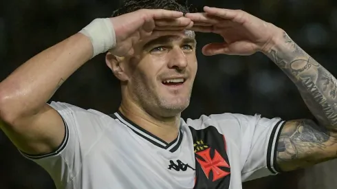 Vegetti comemorando gol em partida entre Vasco e Fortaleza, pela 3ª fase da Copa do Brasil, em São Januário, no dia 22/05/2024. Foto: Marcello Dias