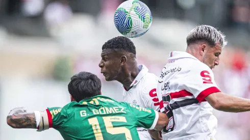 Arboleda e Gustavo Gómez disputando lance em partida entre os dois times, pela final da Supercopa do Brasil, no Mineirão, no dia 04/02/2024. Foto: Anderson Lira