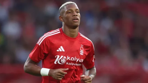 Danilo em partida do Nottingham Forest.