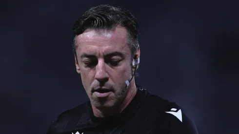 SP - SAO PAULO - 18/08/2024 - BRASILEIRO A 2024, PALMEIRAS X SAO PAULO - O arbitro Raphael Claus durante partida entre Palmeiras e Sao Paulo no estadio Arena Allianz Parque pelo campeonato Brasileiro A 2024. Foto: Ettore Chiereguini/AGIF