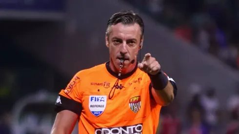 Claus tem decisão importante após confusão em clássico