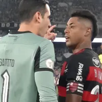 Leitura labial não acusa, mas Bruno Henrique diz que levou soco de Gatito Fernández em Botafogo x Flamengo