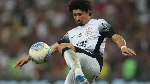 Corinthians e Bragantino duelam na Sul-Americana.