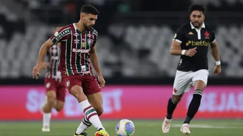 Ignacio, jogador do Fluminense com a posse da bola durante partida no Brasileirao 2024 entre o Vasco no Estádio Olímpico, Rio de Janeiro