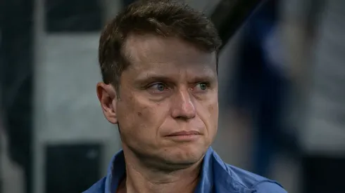 MG - BELO HORIZONTE - 10/08/2024 - BRASILEIRO A 2024, CRUZEIRO X ATLETICO-MG - Fernando Seabra tecnico do Cruzeiro durante partida contra o Atletico-MG no estadio Mineirao pelo campeonato Brasileiro A 2024. Foto: Fernando Moreno/AGIF