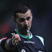 Árbitro Andres Matonte ‘chama a atenção’ ao não expulsar Dodi, do Grêmio, em lance de pênalti