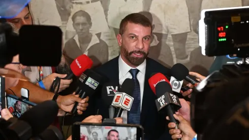 Pedrinho confirma negociação do Vasco com atacante