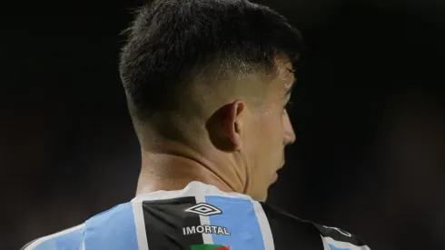 - Meio-ampista Cristaldo vem sendo criticado