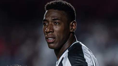 Léo Pelé vem sendo contestado no Vasco.