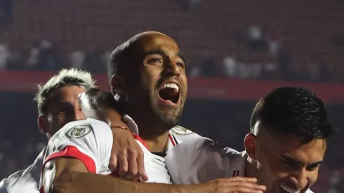 Lucas Moura comemora gol. Tricolor precisa da vitória amanhã.