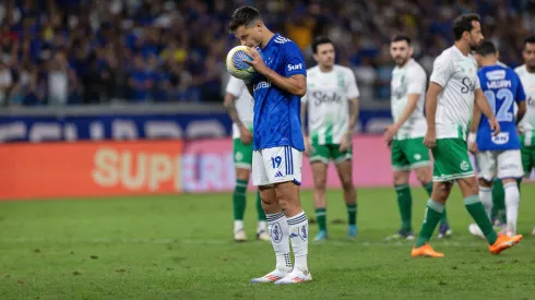 Dinneno atinge marca boa e curiosa pelo Cruzeiro. Photo: Hanna Gabriela/Fotoarena