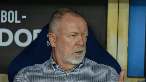 Mano Menezes durante jogo com o Grêmio. Foto: Thiago Ribeiro/AGIF