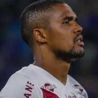 Oferecido ao Santos duas vezes, Douglas Costa está livre no mercado e busca destino