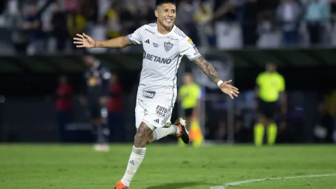 SP - BRAGANCA PAULISTA - 11/06/2024 - BRASILEIRO A 2024, BRAGANTINO X ATLETICO-MG - Zaracho jogador do Atletico-MG comemora seu gol durante partida contra o Bragantino no estadio Nabi Abi Chedid pelo campeonato Brasileiro A 2024. Foto: Fabio Moreira Pinto/AGIF