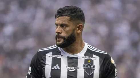 Hulk com a camisa alvinegra.