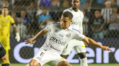 Sandry pode ganhar vaga de capitão do Santos. Foto: Fernanda Luz/AGIF