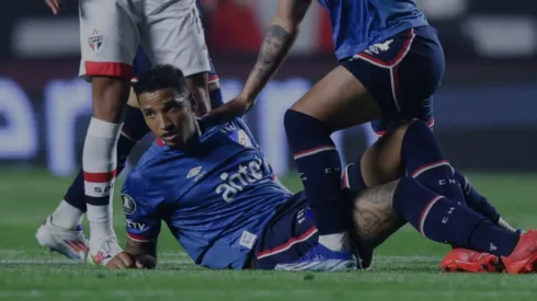 O zagueiro segue internado em observação. Alexandre Schneider/Getty Images.