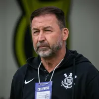 Torcida do Corinthians perde a paciência com Augusto Melo após derrota para o Fortaleza