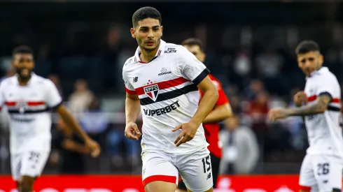 Uruguaio esteve entre os titulares contra o Vitória