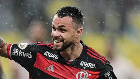 RJ - RIO DE JANEIRO - 25/08/2024 - BRASILEIRO A 2024, FLAMENGO X BRAGANTINO - Michael jogador do Flamengo comemora seu gol durante partida contra o Bragantino no estadio Maracana pelo campeonato Brasileiro A 2024. Foto: Thiago Ribeiro/AGIF