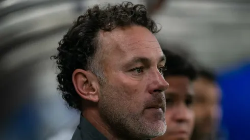 MG - BELO HORIZONTE - 10/08/2024 - BRASILEIRO A 2024, CRUZEIRO X ATLETICO-MG - Gabriel Milito tecnico do Atletico-MG durante partida contra o Cruzeiro no estadio Mineirao pelo campeonato Brasileiro A 2024. Foto: Fernando Moreno/AGIF