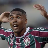 Douglas Costa assina contrato até 2026 e destino surpreendente chega ao Grêmio