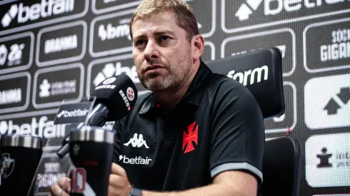 Rafael Paiva em entrevista coletiva, o comandante detalhou o duelo de xadrez que teve - Foto: Leandro Amorim/Vasco