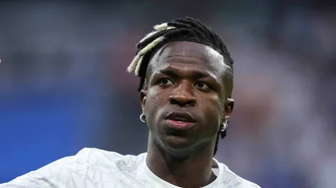 Vinícius Júnior durante jogo do Real Madrid. Atacante tem oferta 'absurda' nas mãos.