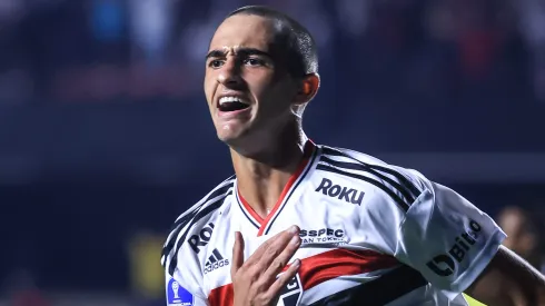 Rodriguinho em campo pelo São Paulo