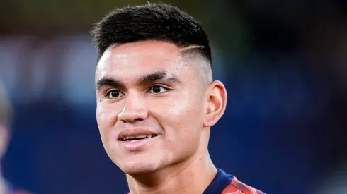 - Meio-campista argentino Carlos Alcaraz é o novo reforço do Flamengo