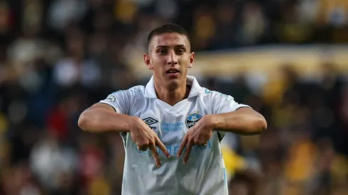 Monsalve comemorando tento anotado em Criciúma. Foto: Leonardo Hubbe/AGIF