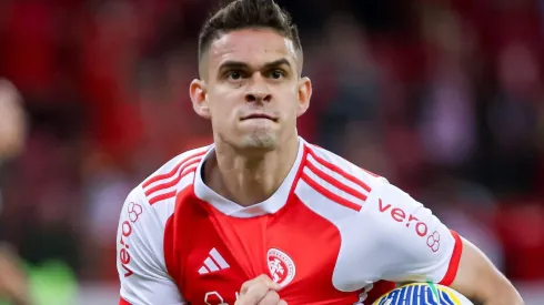 Rafael Borré comemorando gol em partida entre Internacional e Atlético-GO, no Beira-Rio, pelo Campeonato Brasileiro, no dia 28/04/2024.
