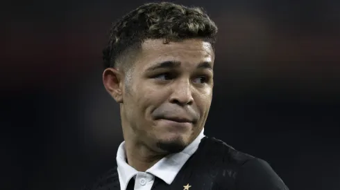 RJ - RIO DE JANEIRO - 10/08/2024 - BRASILEIRO A 2024, VASCO X FLUMINENSE - Adson jogador do Vasco durante partida contra o Fluminense no estadio Engenhao pelo campeonato Brasileiro A 2024. Foto: Jorge Rodrigues/AGIF