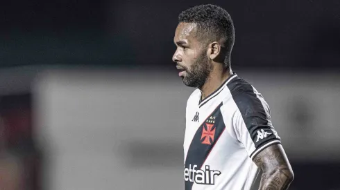 Alex Teixeira jogou alguns minutos contra o Atlético-GO
