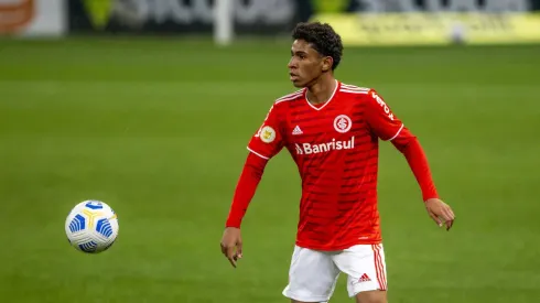 Internacional exige retorno de lateral emprestado a clube da Série B