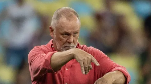 Mano Menezes indica contratação de volante Victor Hugo. Foto: Ruano Carneiro/Imago Images