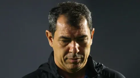 SP – SANTOS – 30/08/2024 – BRASILEIRO B 2024, SANTOS X PONTE PRETA – Fabio Carille tecnico do Santos antes da partida contra o Ponte Preta no estadio Vila Belmiro pelo campeonato Brasileiro B 2024. Foto: Reinaldo Campos/AGIF.