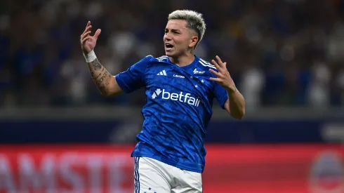BELO HORIZONTE, BRAZIL - AUGUST 22: Álvaro Barreal of Cruzeiro celebrates after scoring the fifth penalty kick in the shootout during the Copa CONMEBOL Sudamericana 2024 round of 16 second leg match between Cruzeiro and Boca Juniors at Mineirao Stadium on August 22, 2024 in Belo Horizonte, Brazil. (Photo by Pedro Vilela/Getty Images)
