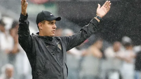 Treinador citou questões comerciais de TV como o motivo. Divulgação/Rodrigo Gazzanel/Ag. Corinthians.