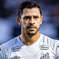 Giuliano defende Carille e ressalta suporte do elenco do Santos: \'Não é justo culpar apenas o treinador\'