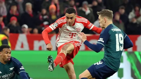 Jamal Musiala pelo Bayern de Munique em partida diante do Arsenal. (Photo by Justin Setterfield/Getty Images)
