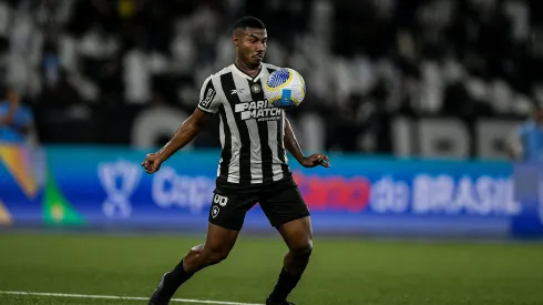 Cuiabano participou apenas do minutos iniciais antes de sofrer a lesão