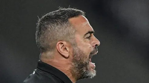 RJ - RIO DE JANEIRO - 31/08/2024 - BRASILEIRO A 2024, BOTAFOGO X FORTALEZA - Artur Jorge tecnico do Botafogo durante partida contra o Fortaleza no estadio Engenhao pelo campeonato Brasileiro A 2024. Foto: Thiago Ribeiro/AGIF