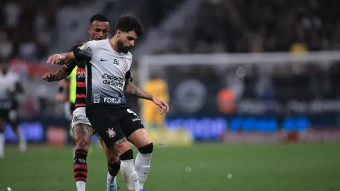 Centroavante e Matheuzinho antes da confusão