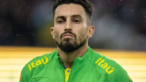Alex Telles rescindiu com Al-Nassr e Palmeiras tem interesse em sua contratação