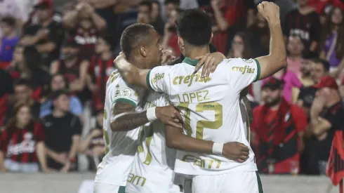 Maurício jogador do Palmeiras comemora seu gol durante partida contra o Palmeiras no estadio Arena da Baixada pelo campeonato Brasileiro A 2024.