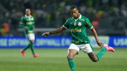 Jogador é ponta de origem e vem se destacando na lateral. Ricardo Moreira/Getty Images.