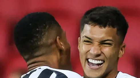 Marcos Leonardo e Ângelo com a camisa do SFC. Dupla rende 'forturna' ao Alvinegro.