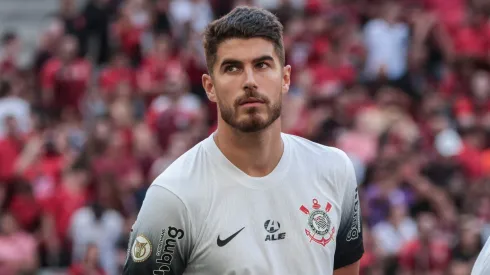 Pedro Raul em partida contra o Athletico-PR