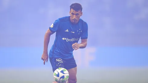 Japa, jogador do Cruzeiro durante partida contra o Athletico-PR no estadio Mineirao pelo campeonato Brasileiro A 2023